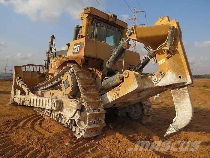 CAT D10 T Pásové dozery