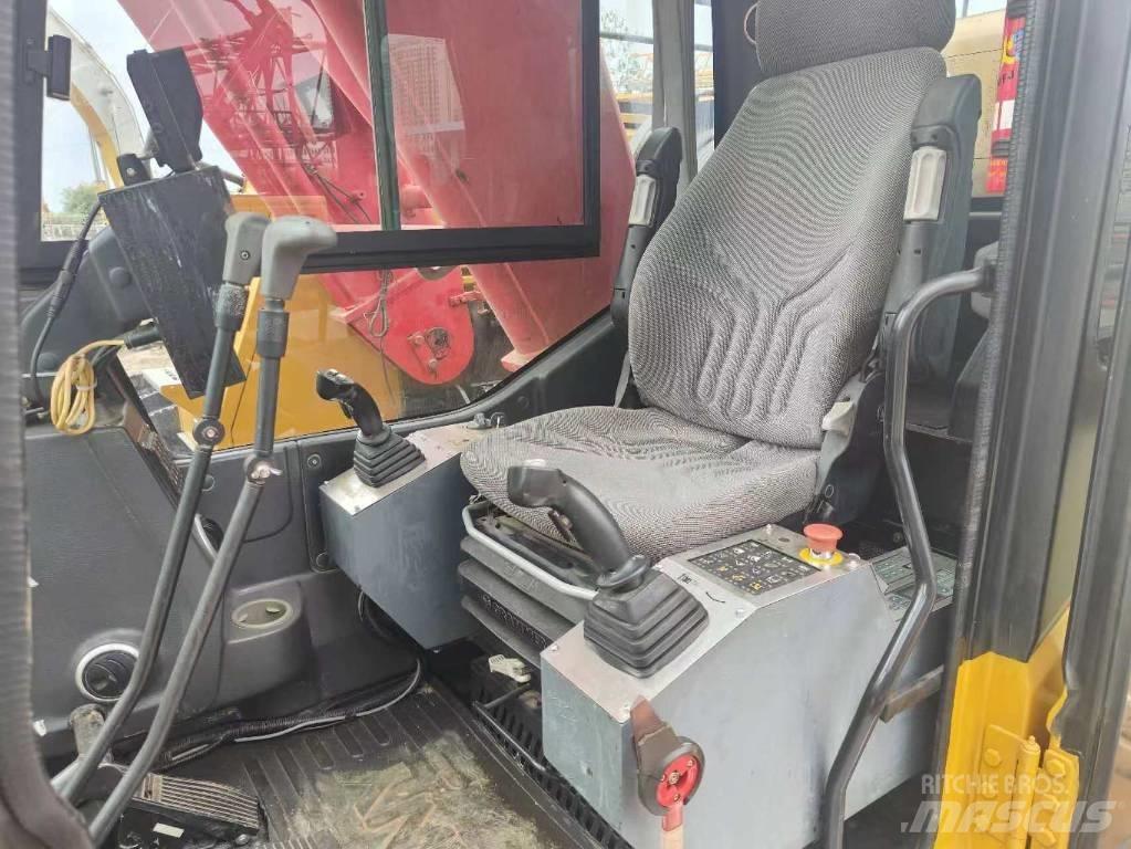 Sany SCC2000A Pásové jeřáby