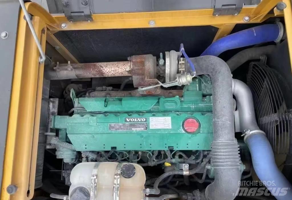 Volvo 210 Pásová rýpadla