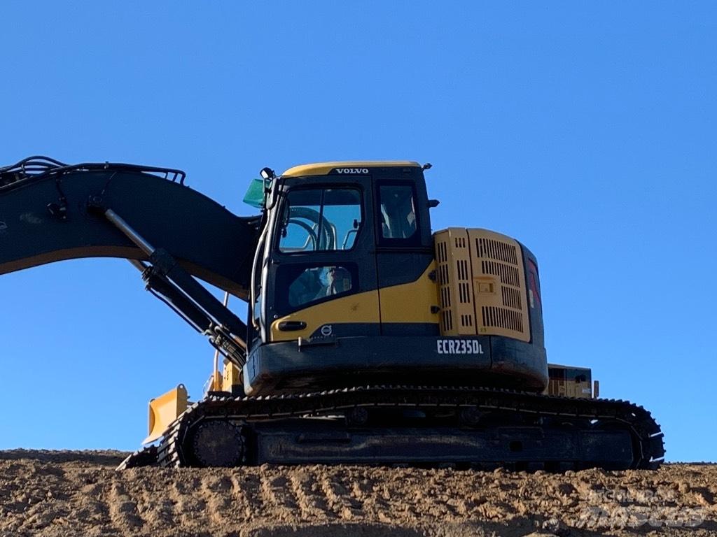 Komatsu 138 us -8 Pásová rýpadla
