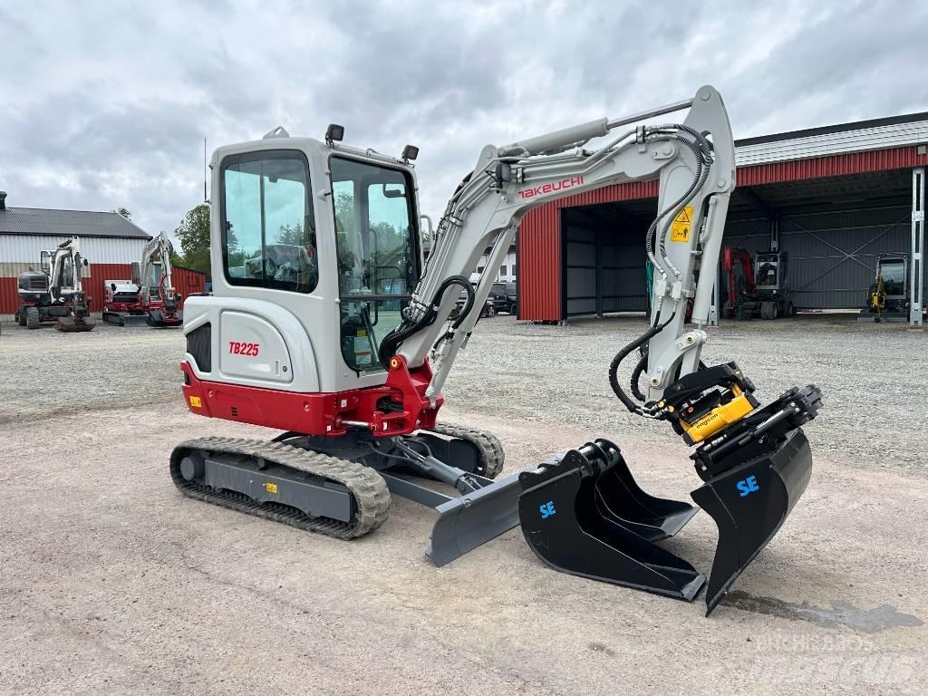 Takeuchi TB225 Mini rýpadla < 7t