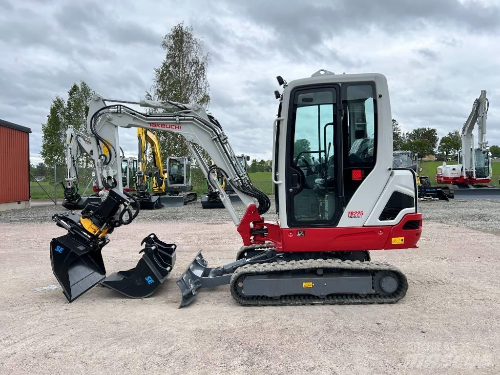 Takeuchi TB225 Mini rýpadla < 7t