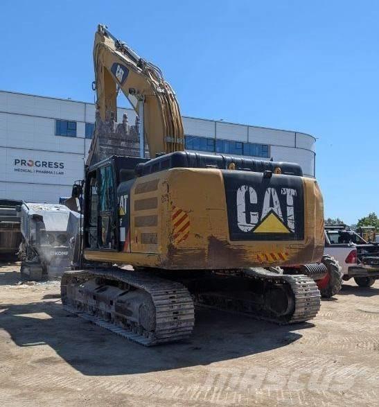CAT 330 Pásová rýpadla