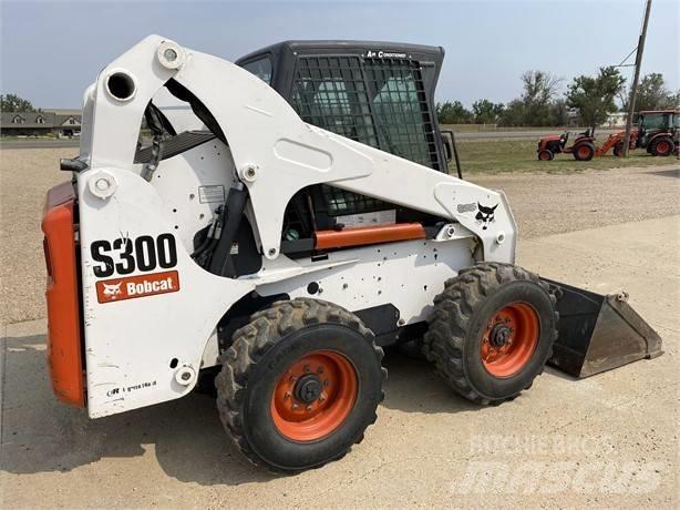 Bobcat S 300 Smykem řízené nakladače