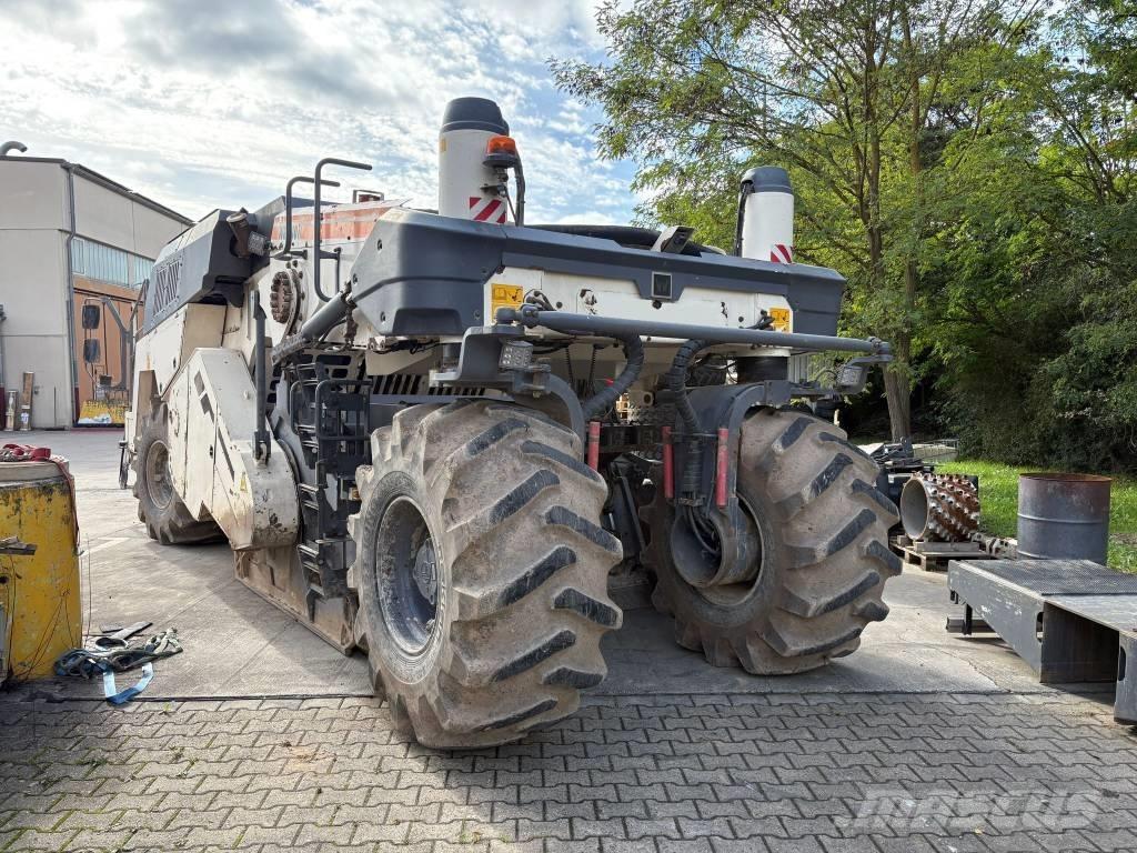 Wirtgen WR 240i Recyklátory asfaltu
