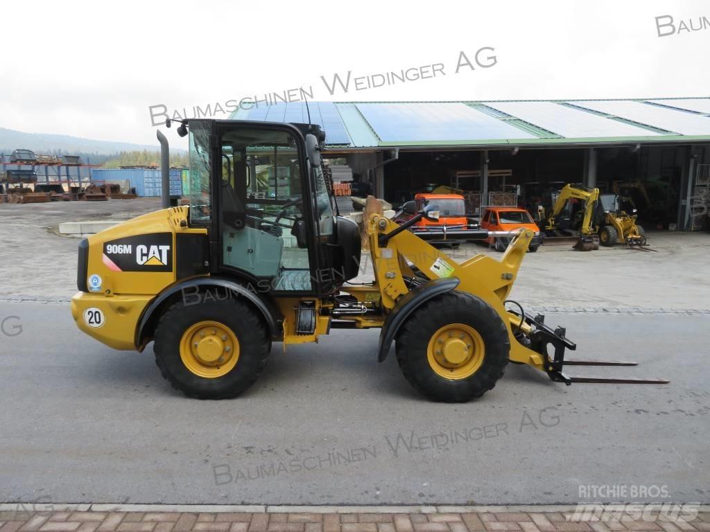 CAT 906M Kolové nakladače