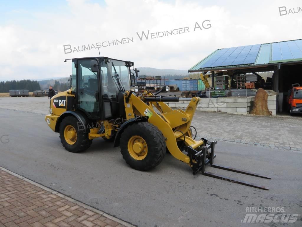 CAT 906M Kolové nakladače