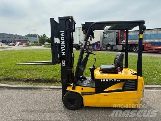Hyundai 18BT-7 Akumulátorové vozíky
