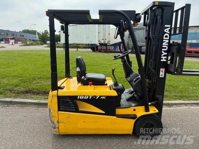 Hyundai 18BT-7 Akumulátorové vozíky