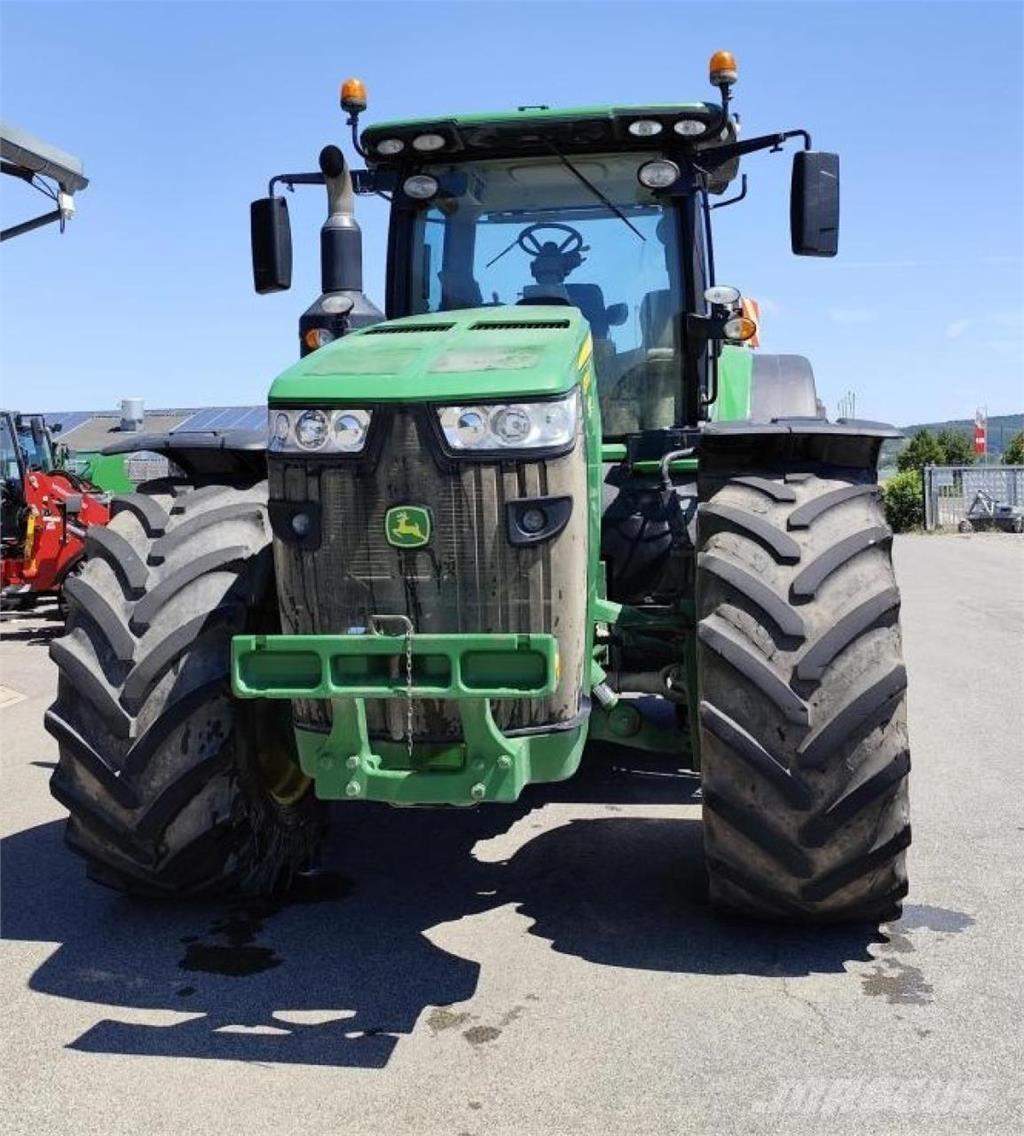 John Deere 8370 R Traktory