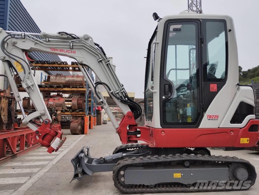 Takeuchi TB 225 Mini rýpadla < 7t
