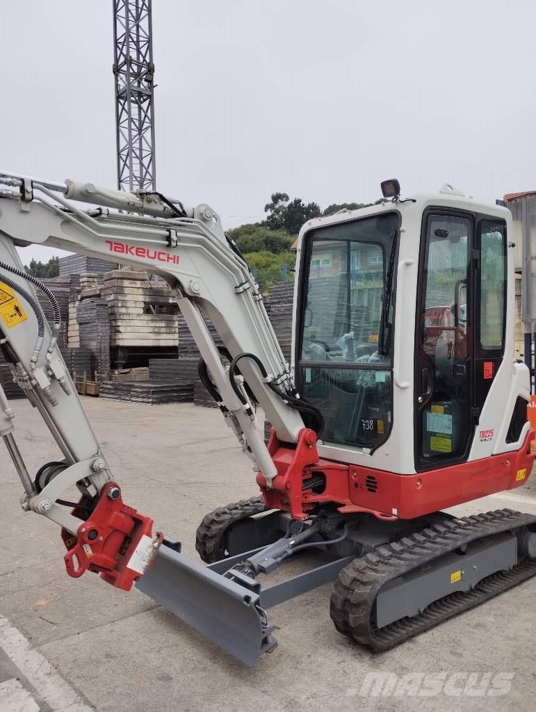Takeuchi TB 225 Mini rýpadla < 7t