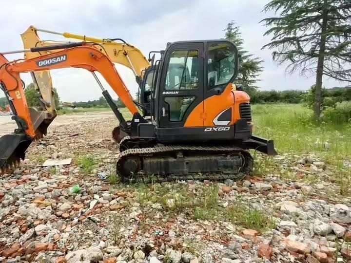 Doosan DX 60 Pásová rýpadla
