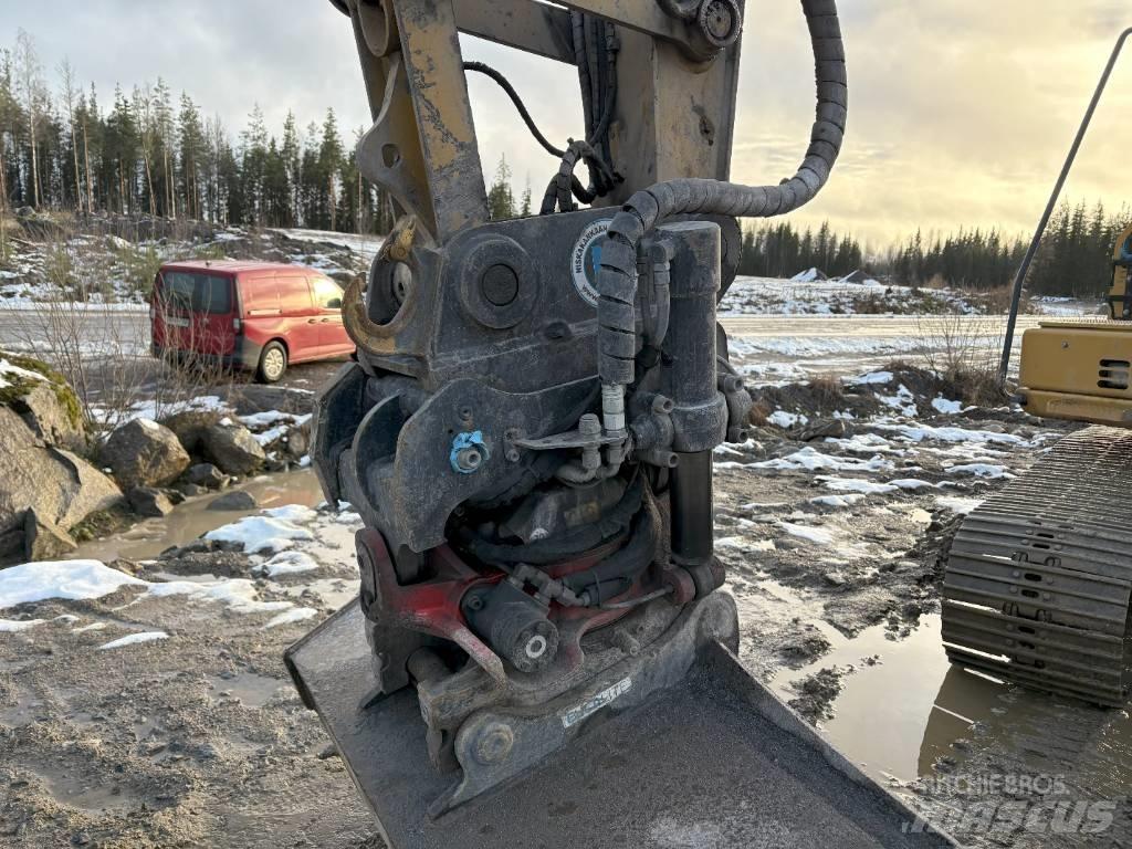 CAT 313F Pásová rýpadla
