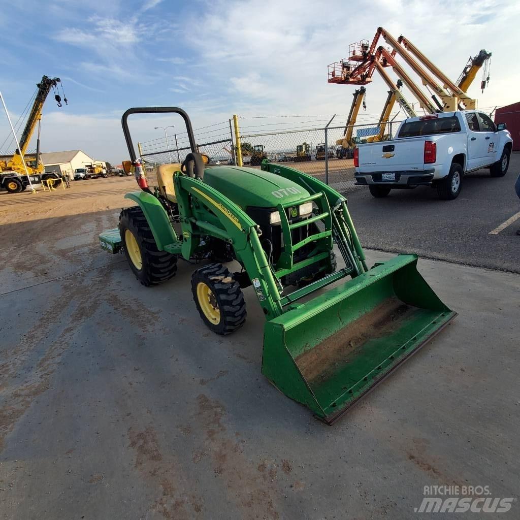 John Deere 3203 Kompaktní traktory