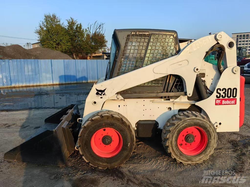 Bobcat S 300 Smykem řízené nakladače