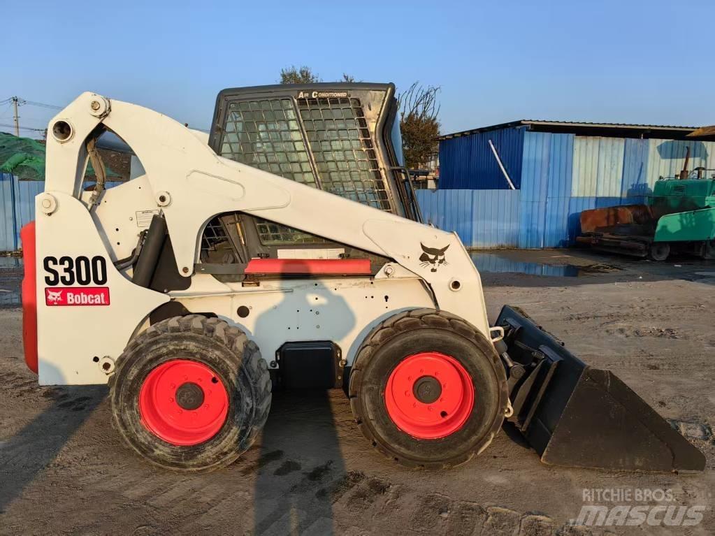 Bobcat S 300 Smykem řízené nakladače