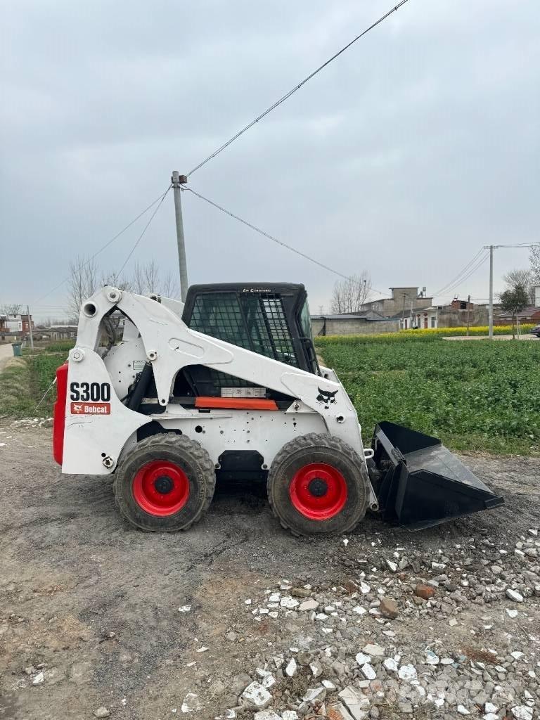 Bobcat S 300 Smykem řízené nakladače