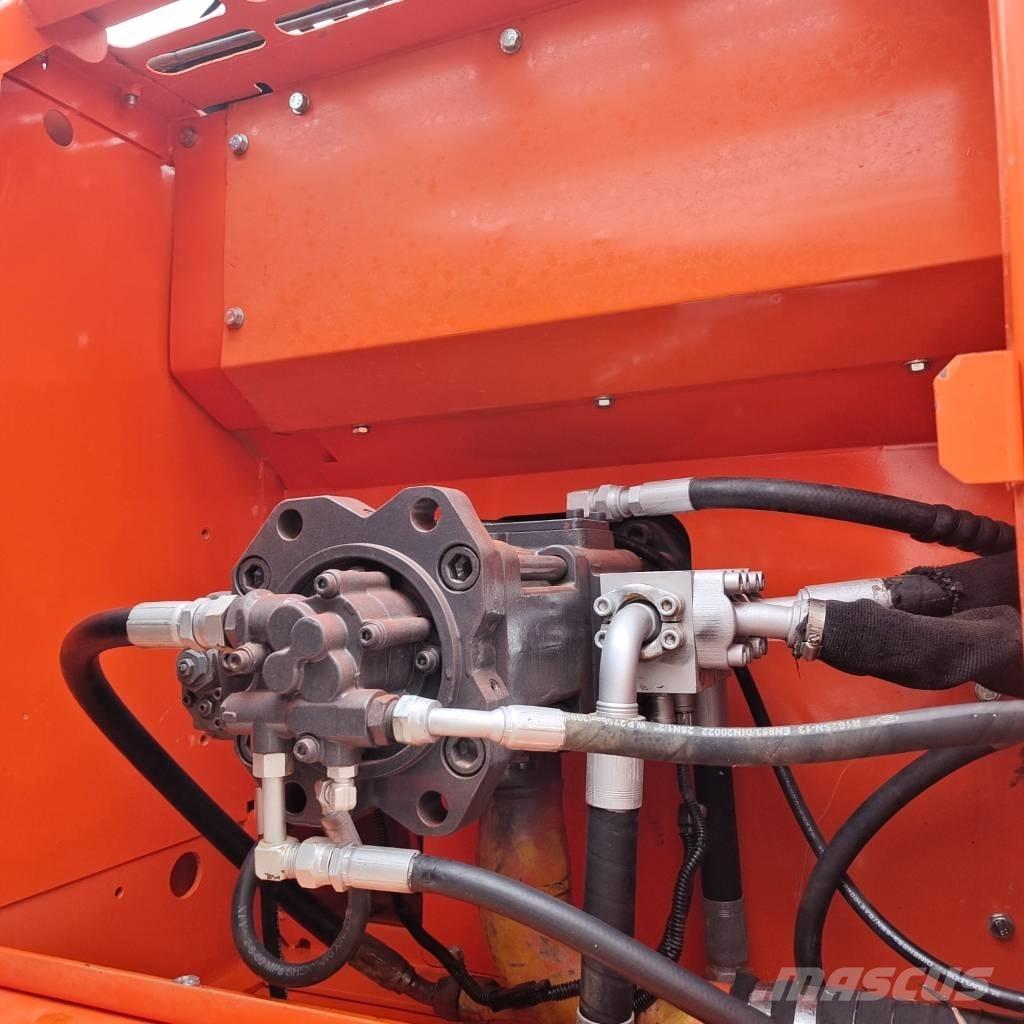 Doosan DX 225 LC Pásová rýpadla