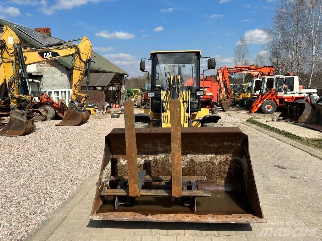 CAT 908 Kolové nakladače