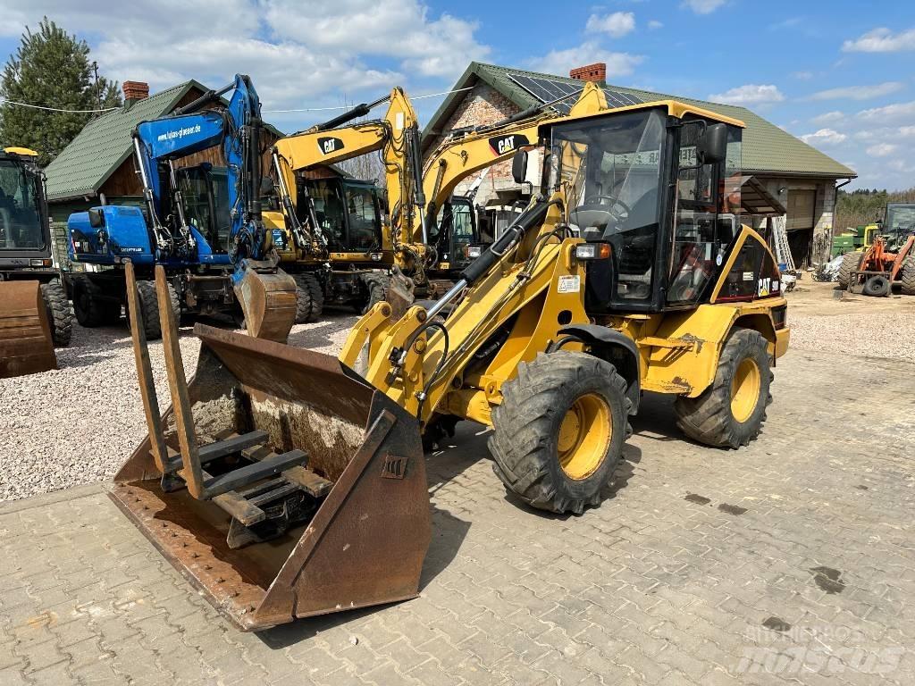 CAT 908 Kolové nakladače