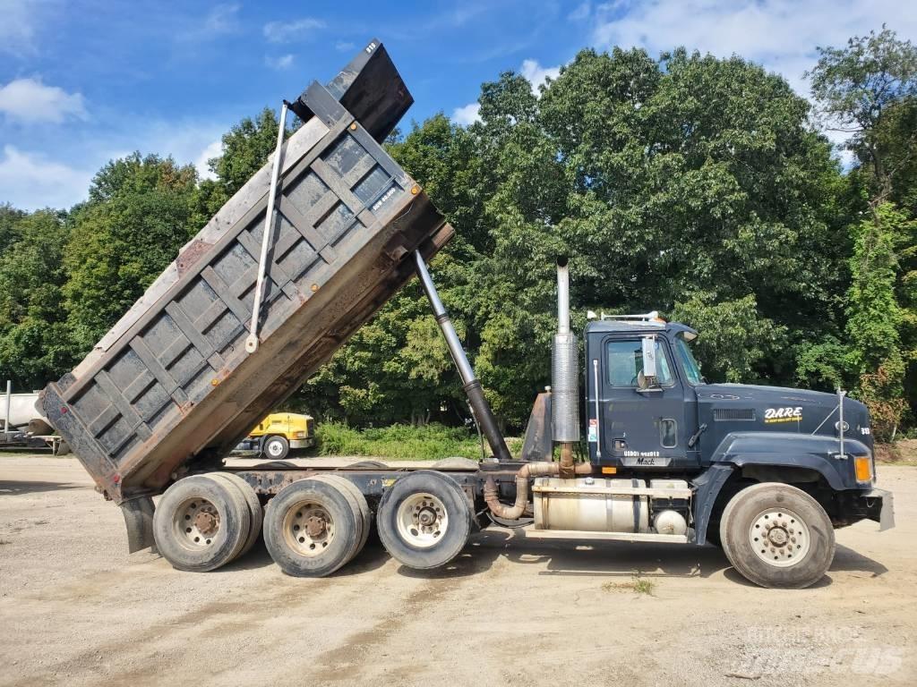 Mack CL713 Sklápěče
