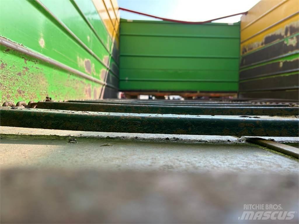 Fortschritt T 088 Rozmetadla chlévské mrvy