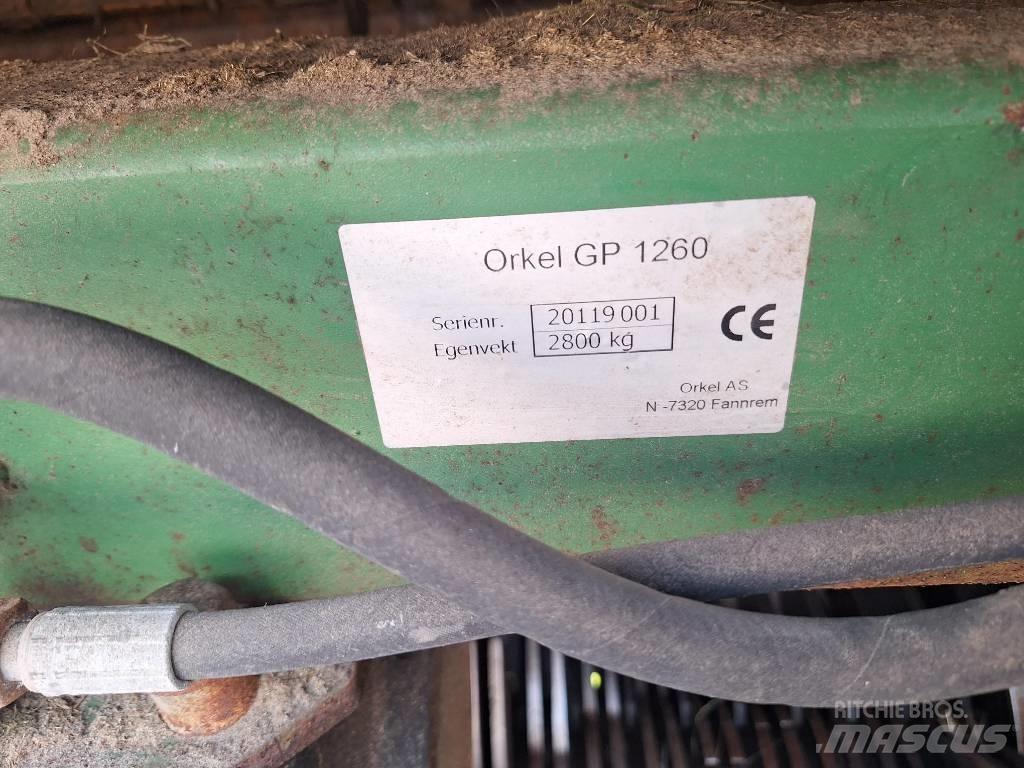 Agronic 1302 RR Lis na válcové balíky