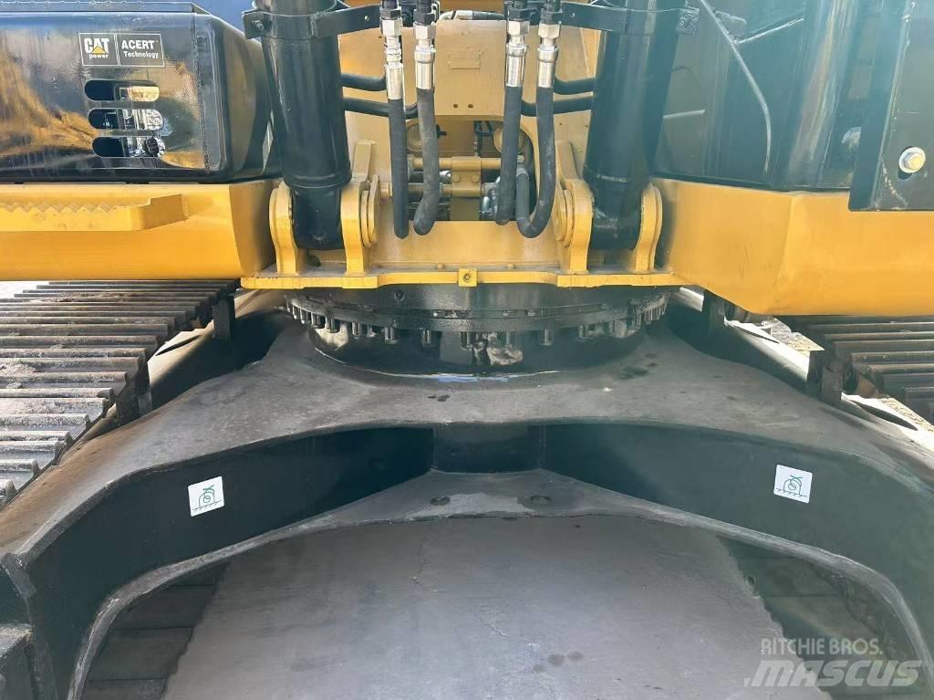 CAT 320 D2 Pásová rýpadla