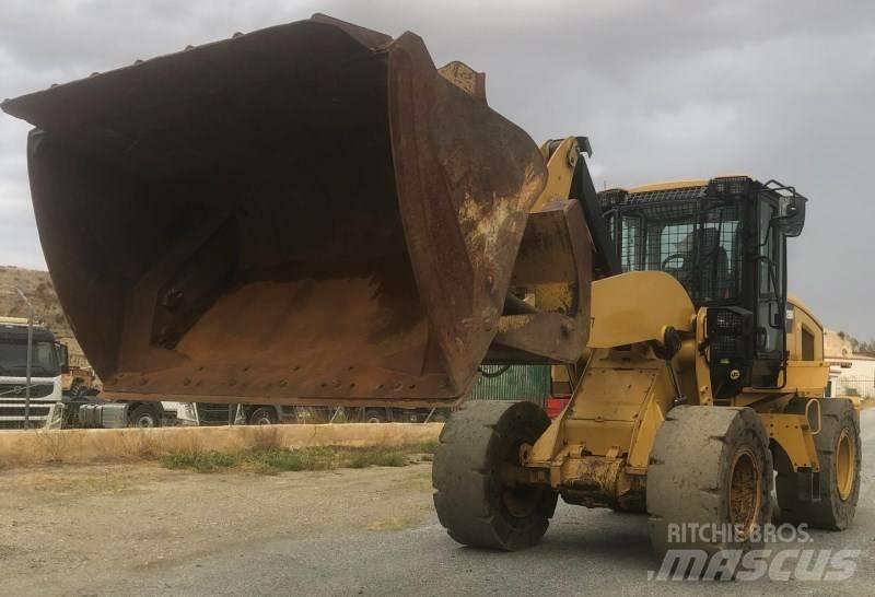CAT 926M Kolové nakladače