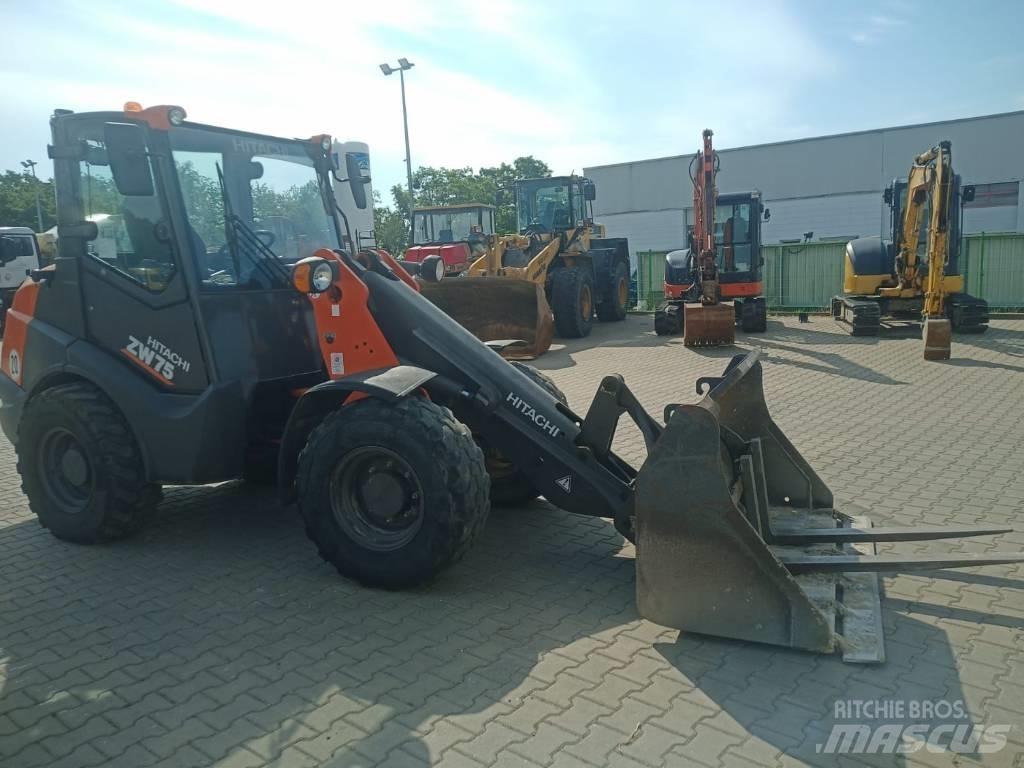Hitachi ZW 75 Kolové nakladače