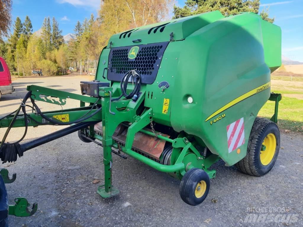 John Deere F 440 M Lis na válcové balíky