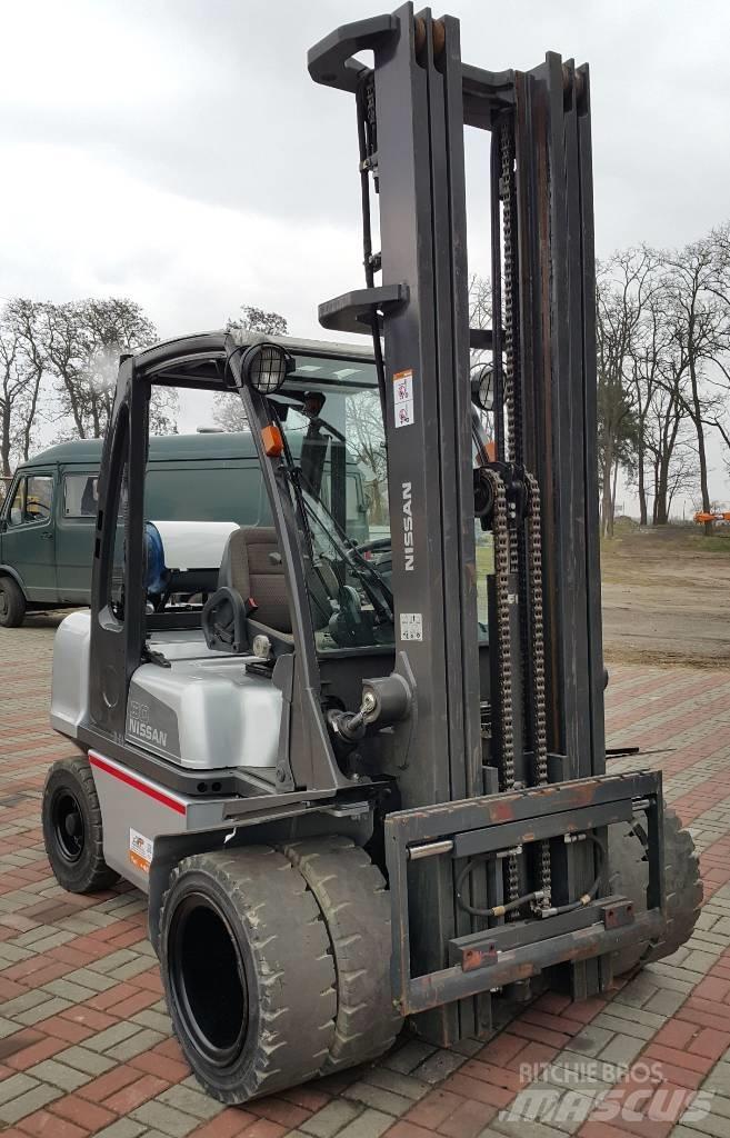 Nissan UG1D2A30LQ LPG vozíky