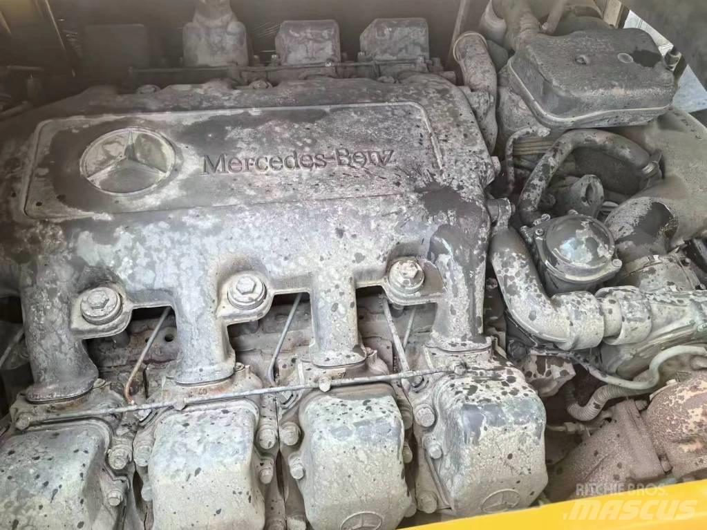 XCMG XCT240 Univerzální terénní jeřáby