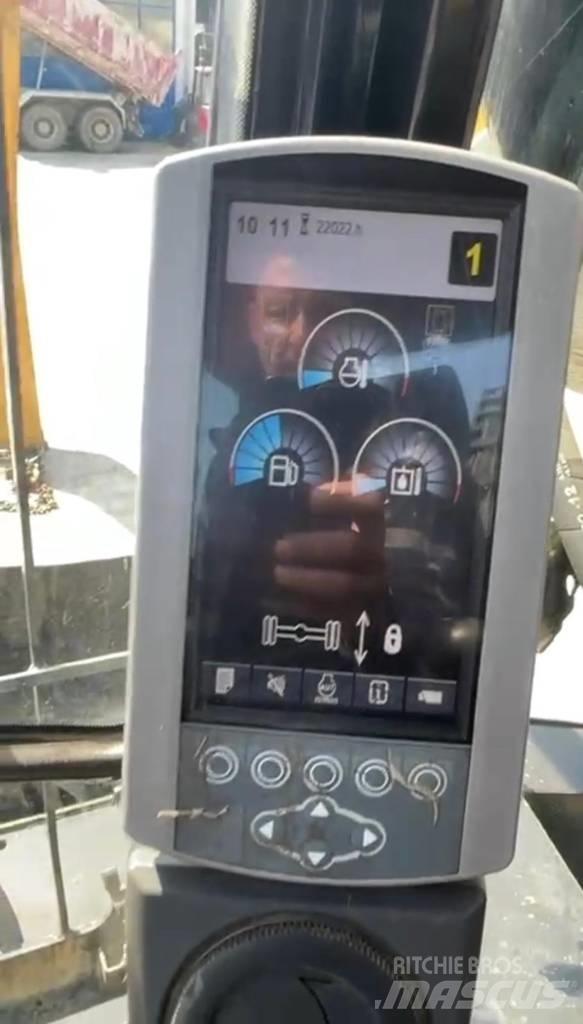 CAT 318D MH Stroje pro manipulaci s odpadem