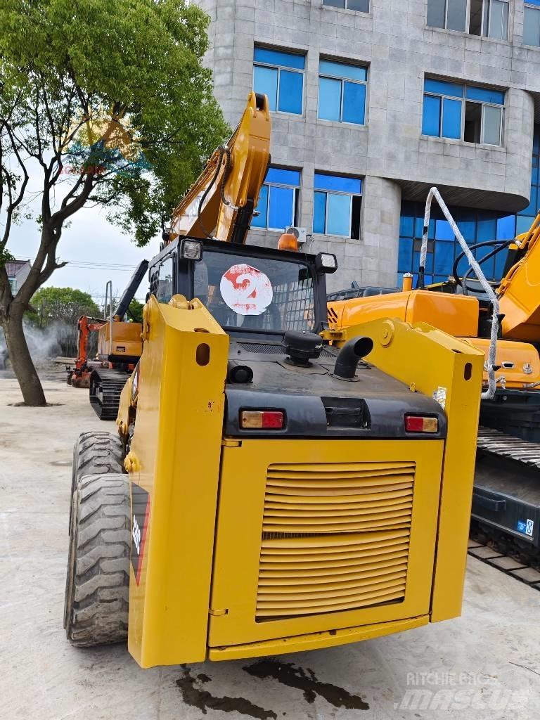 CAT 226 C Smykem řízené nakladače