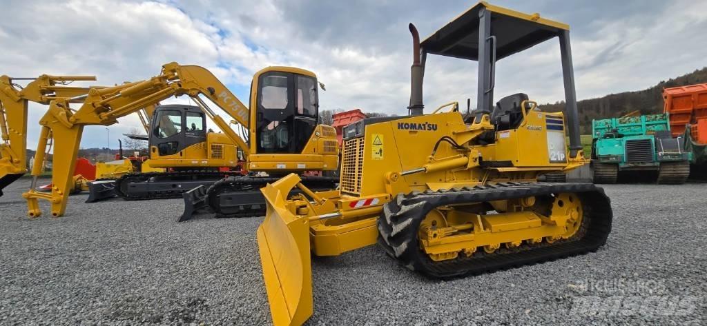 Komatsu D 21 P-8 Pásové dozery