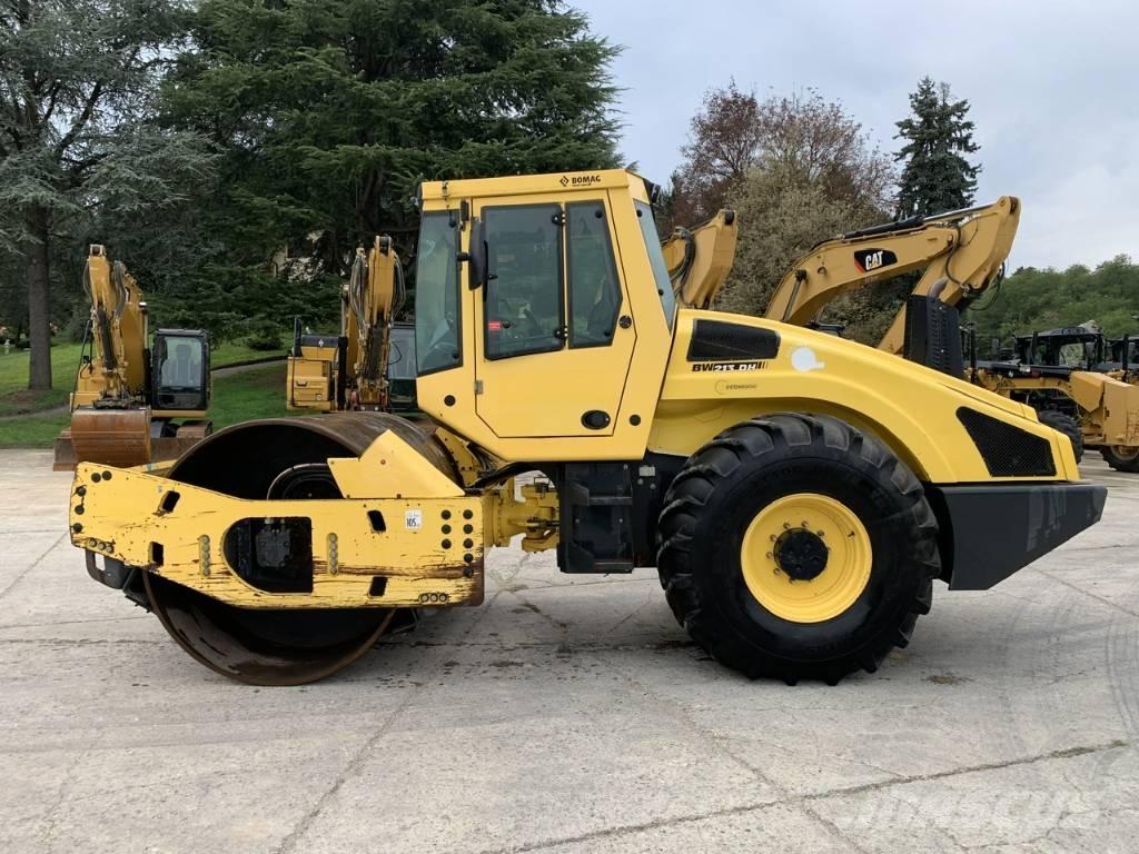 Bomag BW 213 D H-4 i Půdní kompaktory