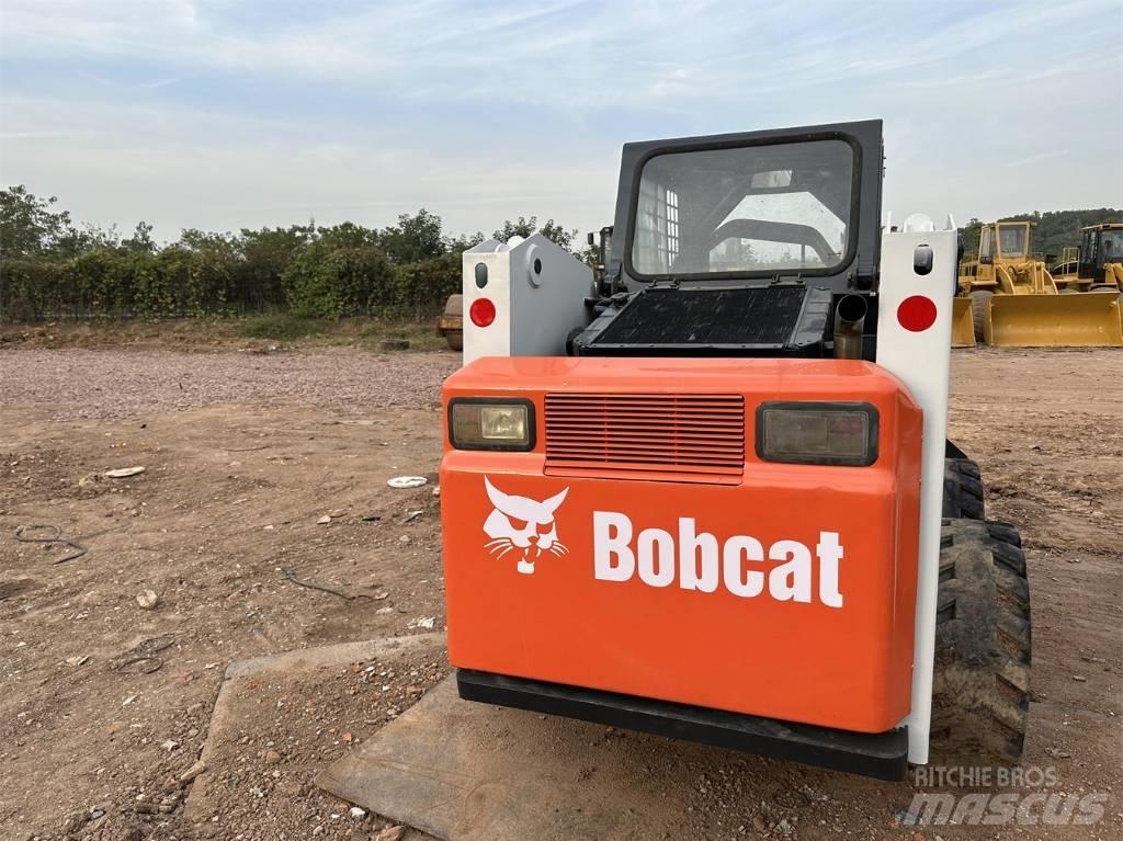 Bobcat S 300 Smykem řízené nakladače