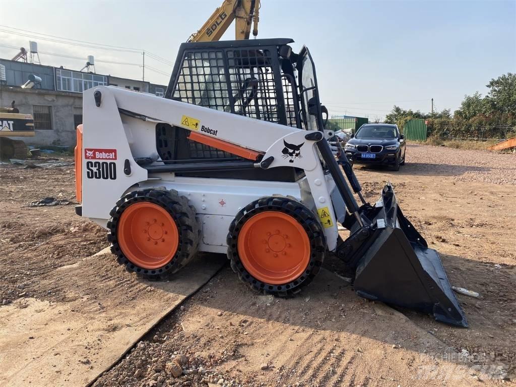 Bobcat S 300 Smykem řízené nakladače