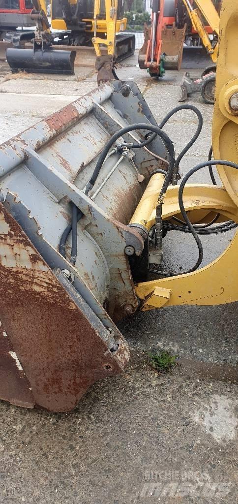 CAT 906M Kolové nakladače