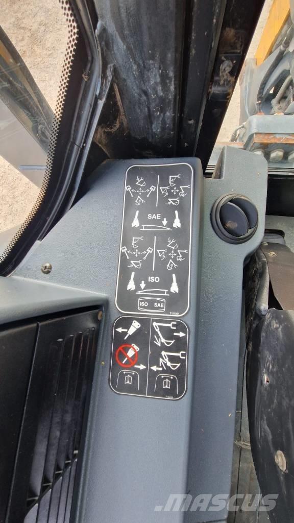 Terex TLB 890 Rýpadlo-nakladače