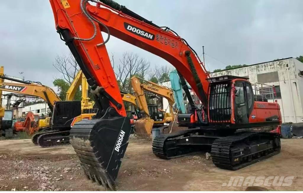 Doosan DX 340 Pásová rýpadla