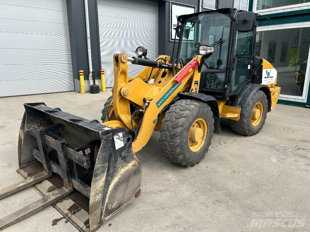 CAT 906 Smykem řízené nakladače