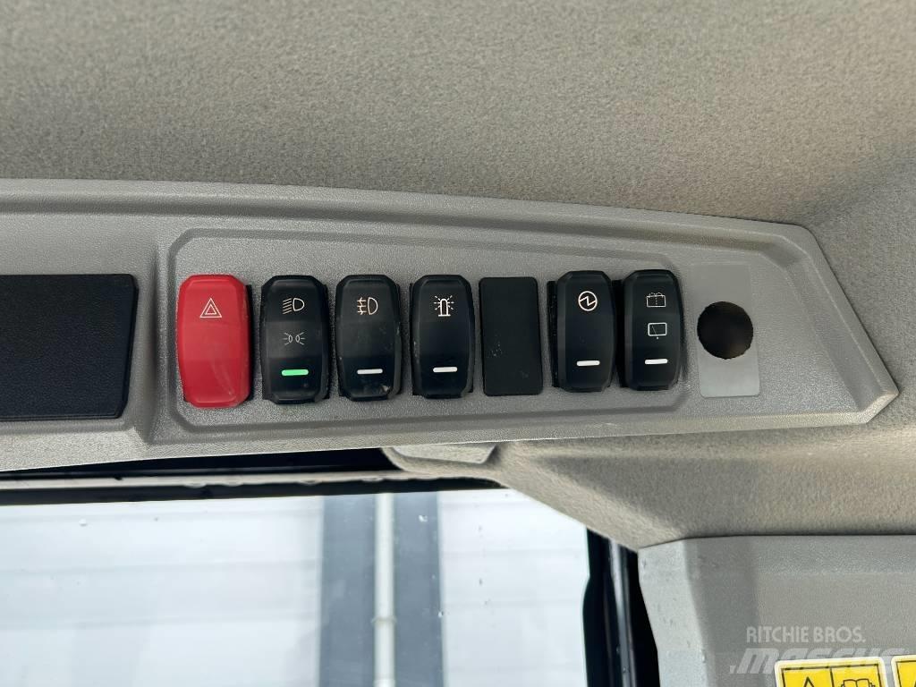 CAT 906 Smykem řízené nakladače