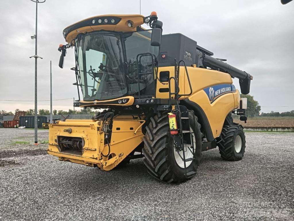 New Holland CR 7.90 Sklízecí mlátičky