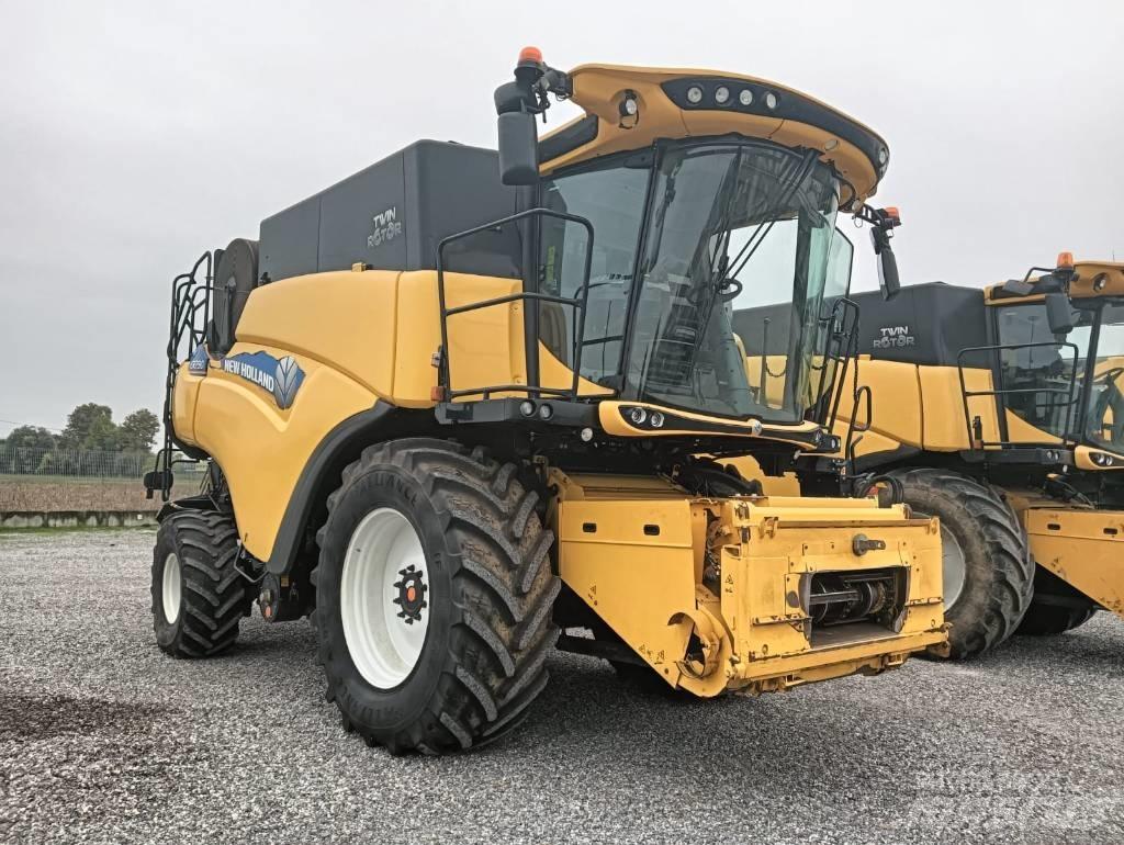 New Holland CR 7.90 Sklízecí mlátičky
