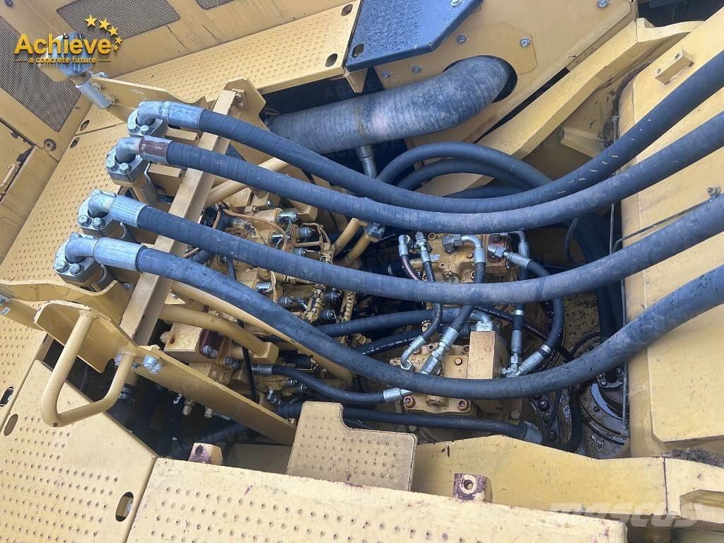 CAT 374 Pásová rýpadla