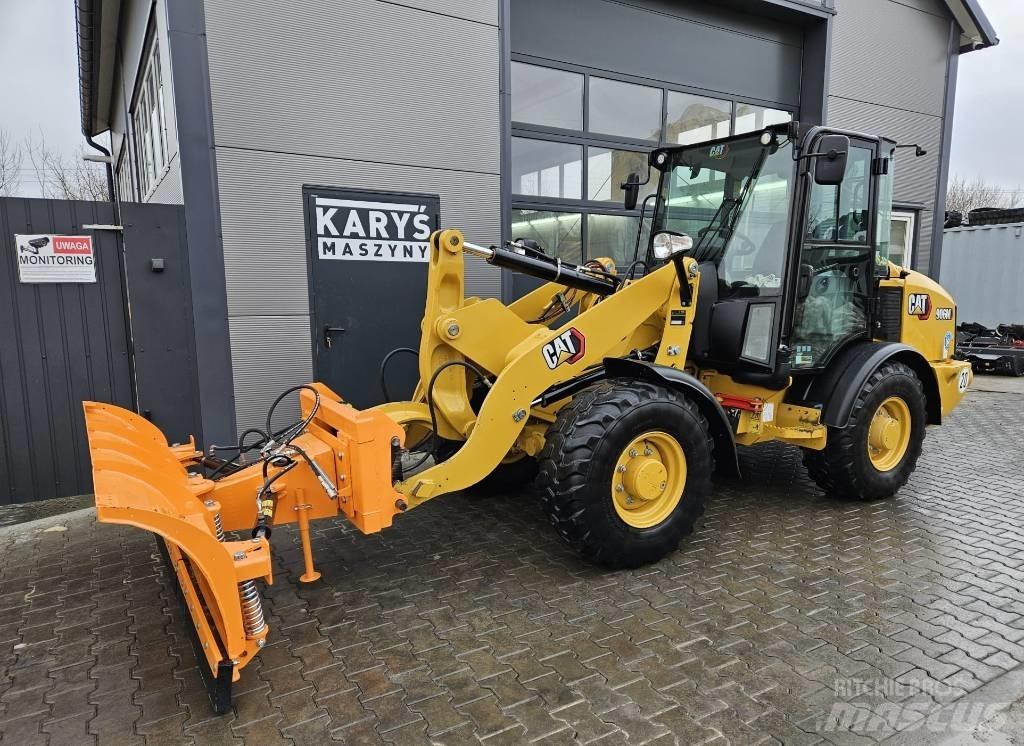 CAT 906M Kolové nakladače