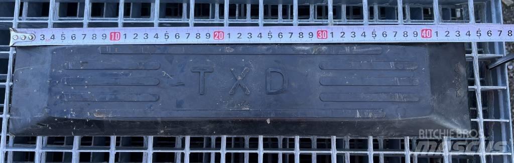 TXD 450A Pásy, řetězy a podvozek